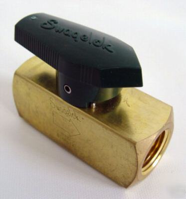 Swagelok b-8P6T4 brass valve 3/4