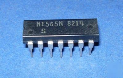 Linear NE561B signetics vintage 16-pin dip 