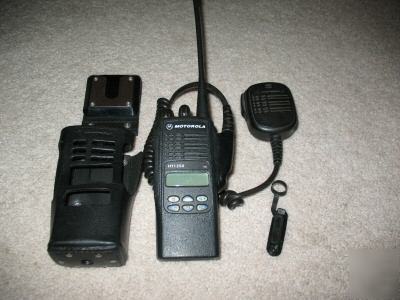 Motorola uhf 450-512 mhz HT1250 portable w/mic