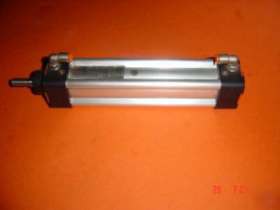 Metalwork iso 6431 cylinder 32 bore 125 stroke