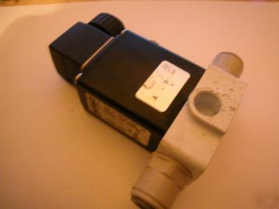 Burkert 0124 nc solenoid valve for water / liquid 24VDC