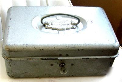Very old metal cash box ultiero union steel CHEST11