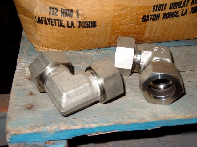 Pipe fittings 90Â° elbow fitting 1