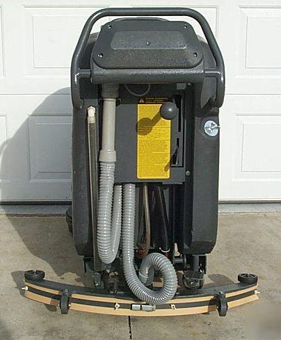 Automatic floor scrubber advance 26 auto scrubber - 