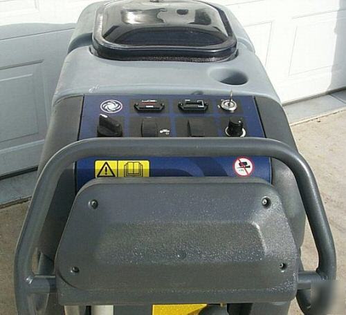 Automatic floor scrubber advance 26 auto scrubber - 