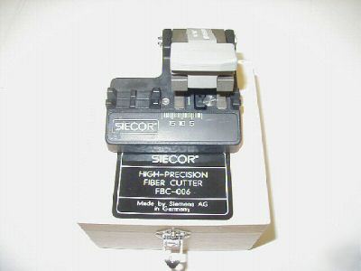 Siecor fbc-006 high precision fiber optic cleaver