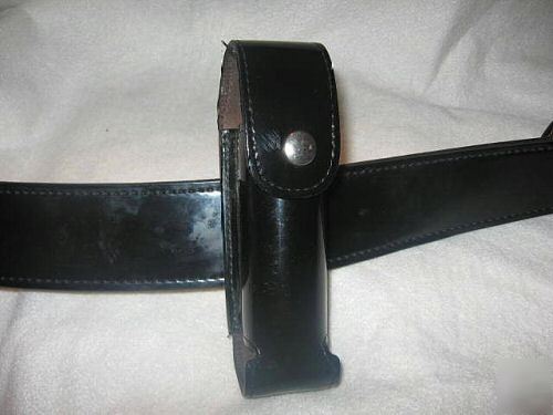 7 piece lot of clarino (high-gloss) black duty belt and