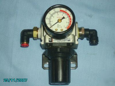 Smc pneumatic regulator AR2500-03BG 50PSI 