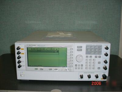 Hp/agilent E8267C psg vector signal generator 