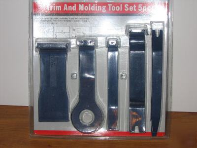 Trim and molding tool set non-marring plastic composite