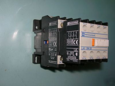 Lot of 2 telemecanique contactor LA1 dn 22 120V 60HZ 