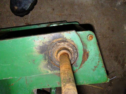 John deere 7000/7100 planter lift cylinder/drive/hub