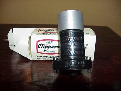 New clippard R405 4-way low pressure pilot in box