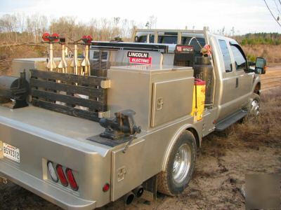 2008 ford 4X4 custom built welding truck