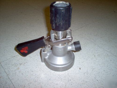 Micro-matic chemical coupler valve