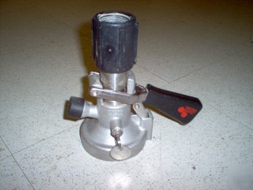 Micro-matic chemical coupler valve