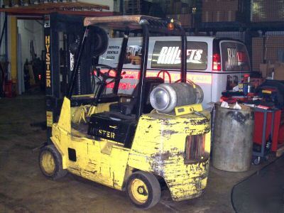 Forklift hyster 6000LB quad mast cushion tires runs