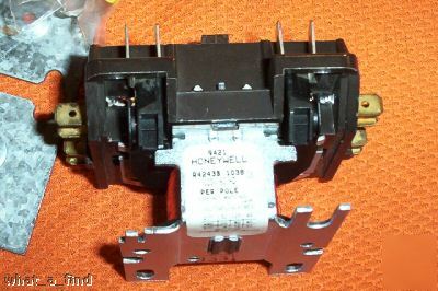 New honeywell R4243B 1038 contactor R4243B1038 