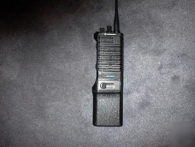 Motorola astro saber r 32 channel uhf portable radio