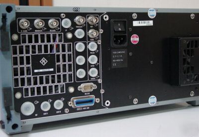 Rohde&schwarz SMT03 5KHZ-3GHZ signal generator 
