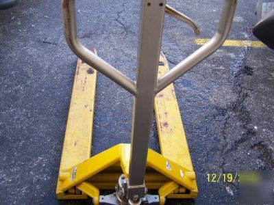 Pallet jack used 2500 kg 5500 lbs capacity