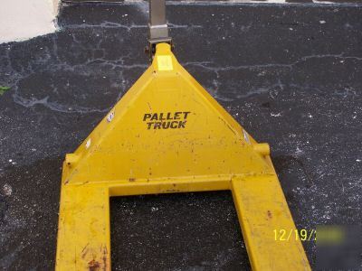 Pallet jack used 2500 kg 5500 lbs capacity