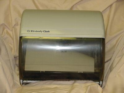 Kimberly clark 09746 clear/grey plastic towel despenser