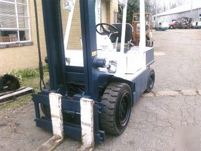 Nissan 6000 pound air tires,automatic tran, strong lift