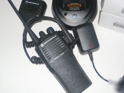 New motorola CP200 two way radio 4 ch uhf mic+ charger 