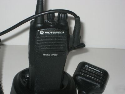New motorola CP200 two way radio 4 ch uhf mic+ charger 