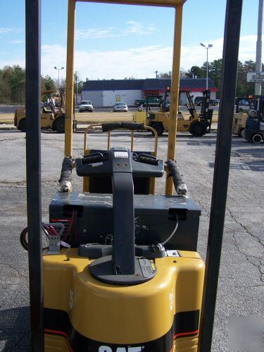 2002 caterpillar pallet jack 6,000 lb cap 24 volt