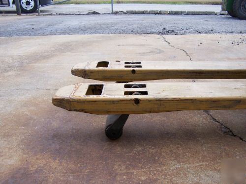 2002 caterpillar pallet jack 6,000 lb cap 24 volt