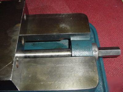 Kurt d-80 series milling machine vise, great condition