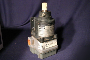 New hubbell pilot duty speed switch 2210 2210-312C4
