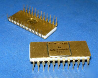 MCM5004AL motorola vintage ic gold ceramic 24-pin 1974
