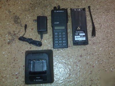 New motorola MT2000 800MHZ 160CH 4W + charger & battery