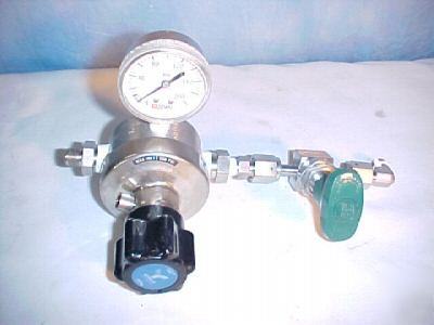 Veriflo regulator model JFR902S-4PB-8-v