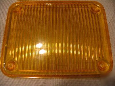 Whelen 900 series amber lens