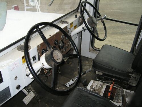 Mobil sweeper truck dual steering