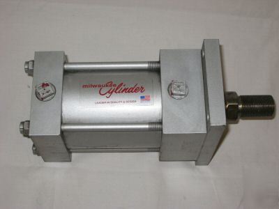Milwaukee LH31 low pressure hydraulic cylinder