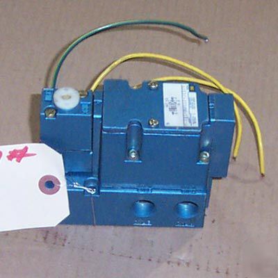 New mack pneumatic directional valve 6211C-211PM-11