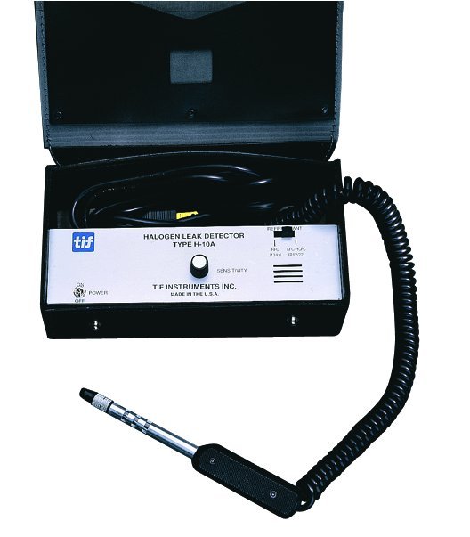Pump style multi-gas refrigerant leak detector