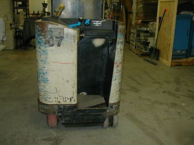 Crown electric reach forklift w/ sideshifter